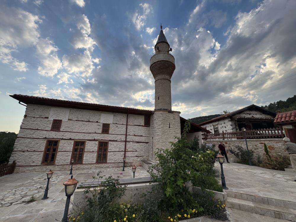 Konya yolu içinden geçen köyü, 350 yıllık sırrı ayakta tutuyor 6